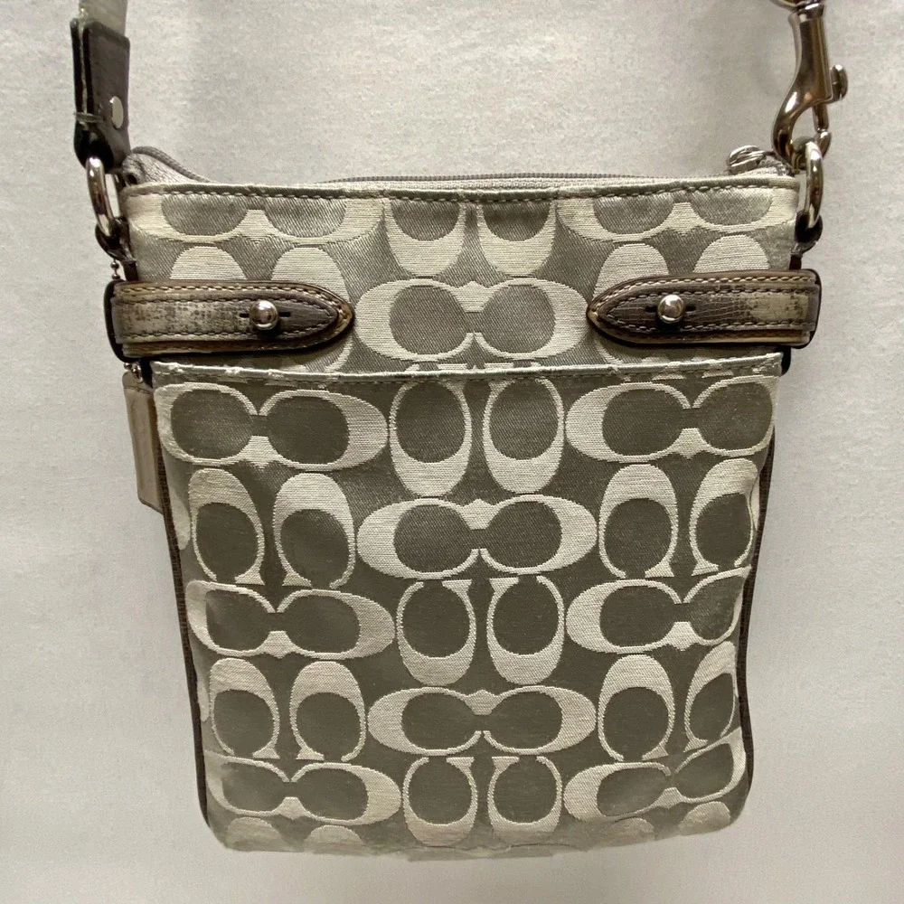 Coach Collette Signature Swingpack 47752 Grey Shimmer Rare Authentic Crossbody